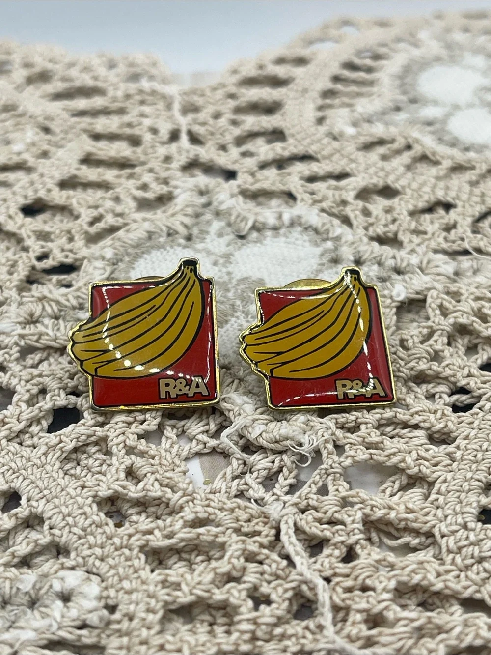R&A‎ banana pins